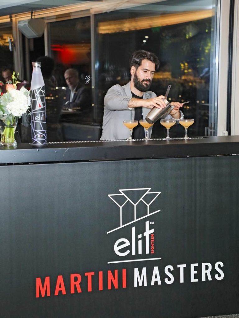 Ο Κώστας Ματιάτος, ο Έλληνας νικητής του elit Martini Masters, από το «A for Athens», με το ευφάνταστο cocktail «The Hermit»