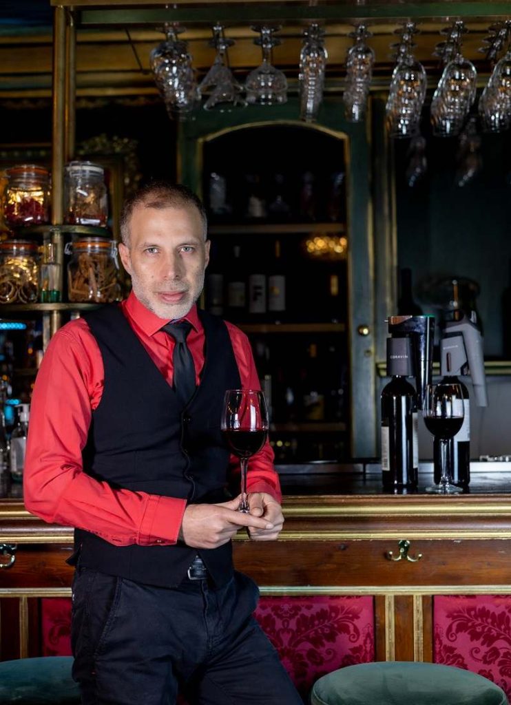 Ο Gigifioggos γιορτάζει την συνεργασία με τον head sommelier Βασίλη Παπαδόπουλο με ένα μεγάλο party την Παρασκευή 18 Νοεμβρίου - FlagInLife