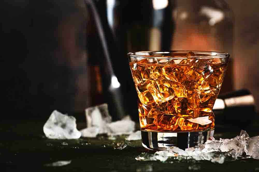 4 cocktail με ουίσκι για να φτιάξεις στο σπίτι  - FlagInLife