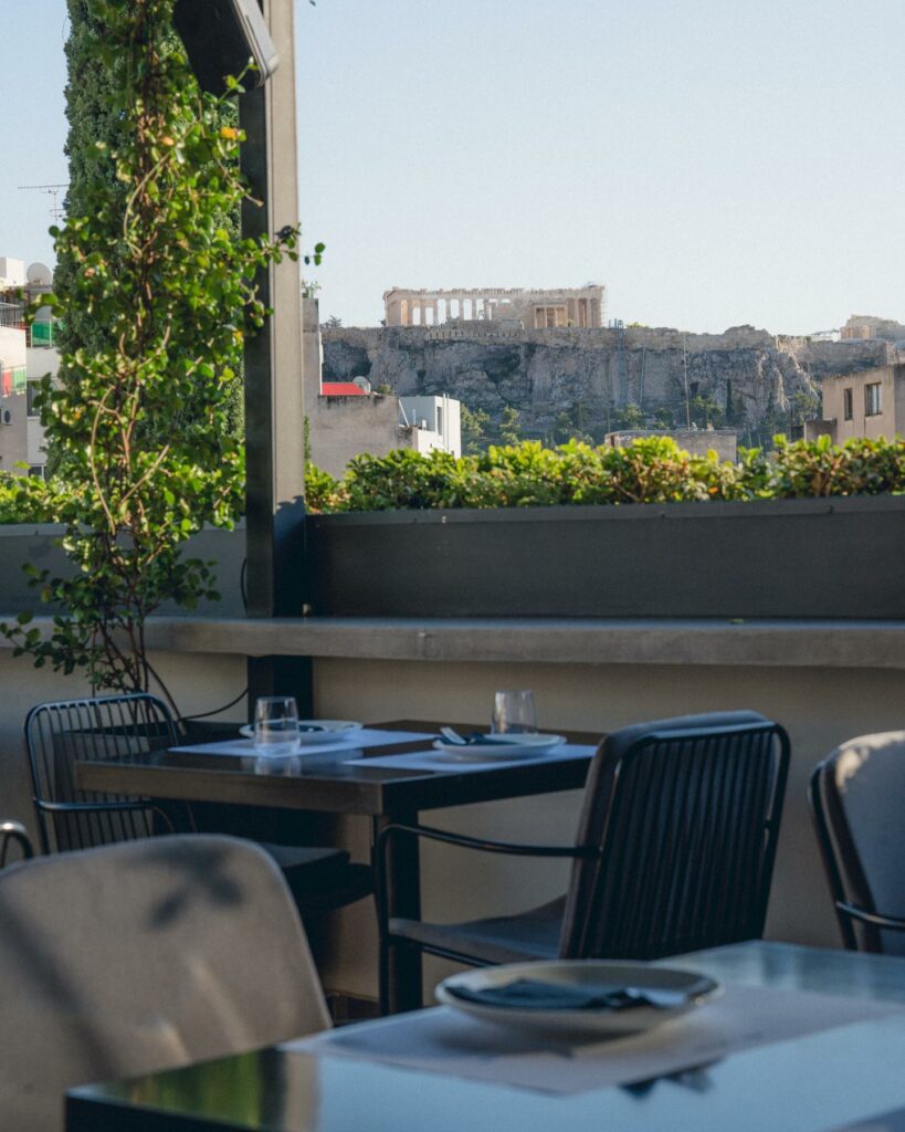 The Artist Rooftop: σύγχρονη ελληνική κουζίνα με θέα στην Ακρόπολη - FlagInLife