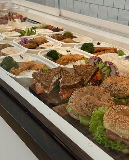 Sofis Eatery: Brunch, θάλασσα και healthy snacks στη Βουλιαγμένη - FlagInLife
