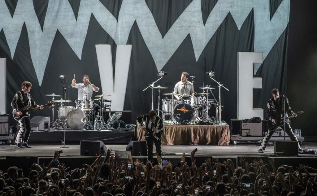 Οι Arctic Monkeys καθήλωσαν το κοινό του Release Festival 2023 - FlagInLife