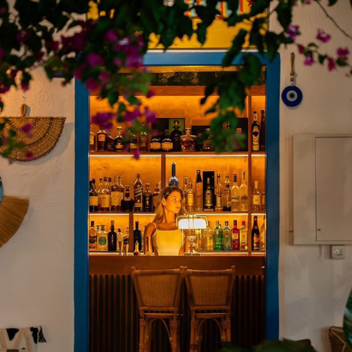 A Lo Cubano: Ένα μπαρ φέρνει αέρα Κούβας στην Αντίπαρο - FlagInLife