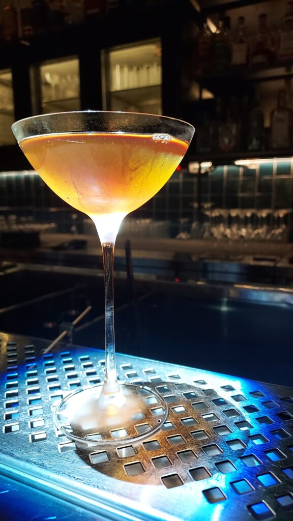 3 bar με ξεχωριστά cocktails για τις ζεστές βραδιές του Σεπτέμβρη - FlagInLife