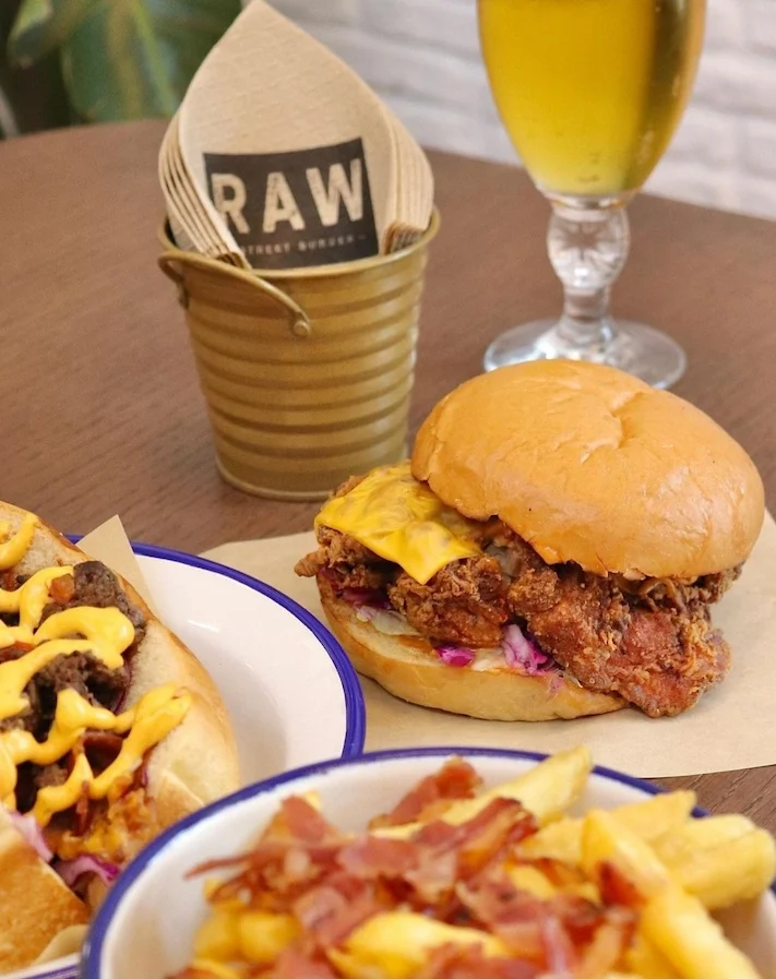 Το RAW Street Burger πάει την απόλαυση του burger σε άλλο επίπεδο - FlagInLife