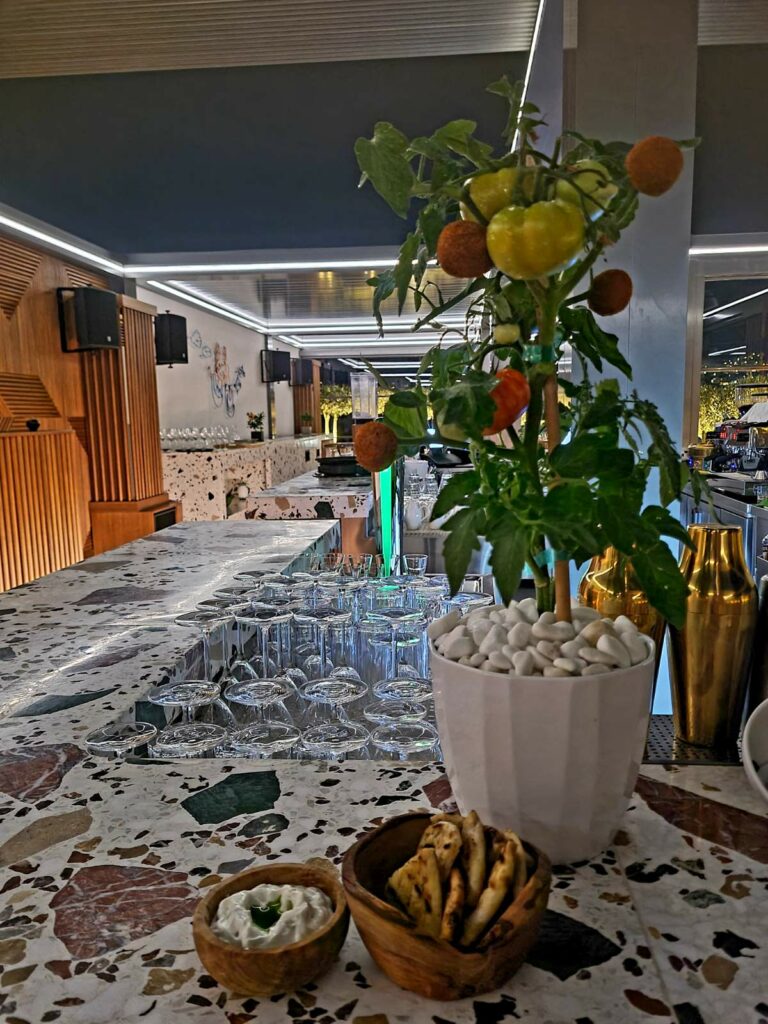 Olive Restaurant: Η νέα εστιατορική άφιξη στη Γλυφάδα - FlagInLife