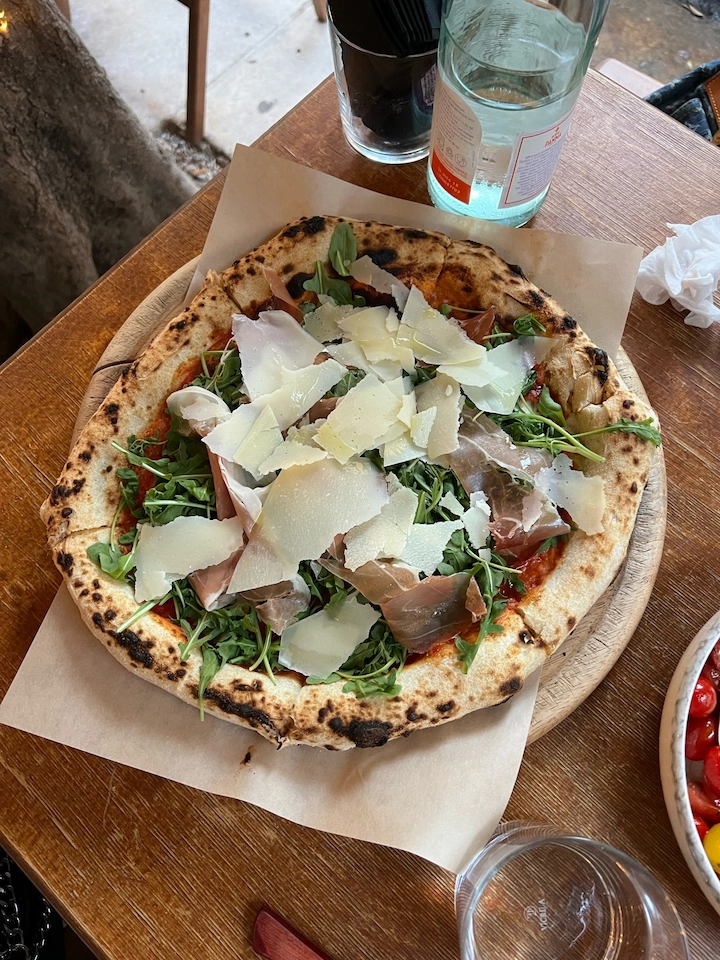 To Tre Sorelle έφερε στο Παγκράτι αυθεντική ιταλική pizza - FlagInLife