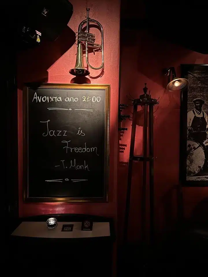 Notos Jazz Bar: Η ζωντανή ιστορία μιας πόλης - FlagInLife