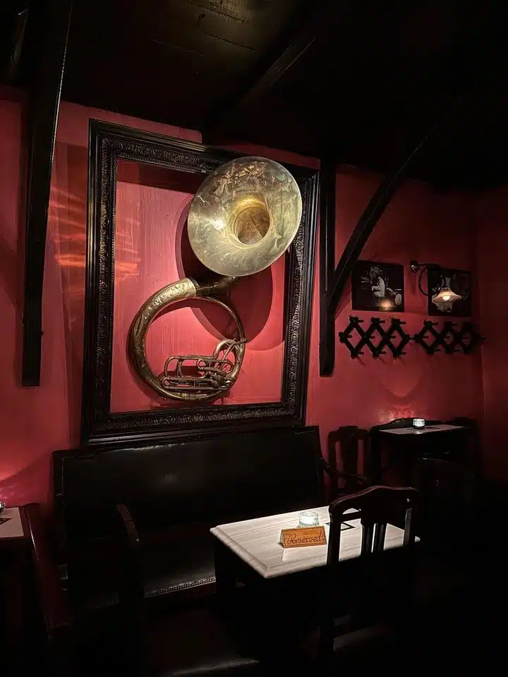 Notos Jazz Bar: Η ζωντανή ιστορία μιας πόλης - FlagInLife