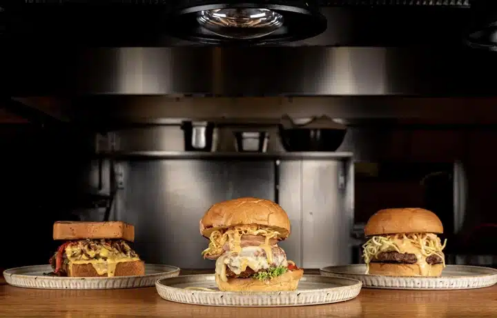 Στο Juicy Grill για mouthwatering burgers - FlagInLife