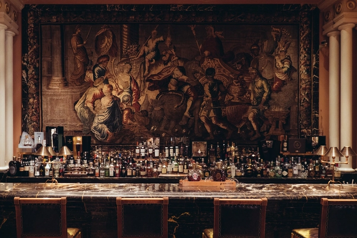 Alexanders Bar: Ένα αριστοκρατικό bar μιας άλλης εποχής - FlagInLife