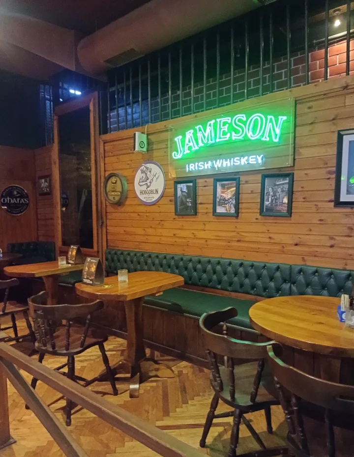 The Lucky Sparrow Pub: Η βασική αφορμή για να πας Γκάζι - FlagInLife