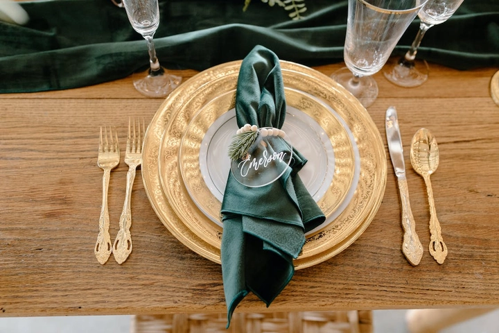 Γιορτινό τραπέζι: Όλα τα tips and tricks για μια αξέχαστη βραδιά - FlagInLife