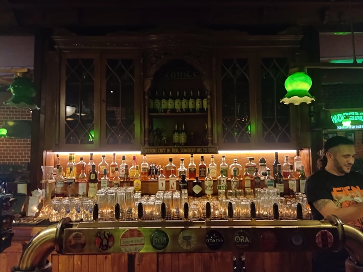 The Lucky Sparrow Pub: Η βασική αφορμή για να πας Γκάζι - FlagInLife