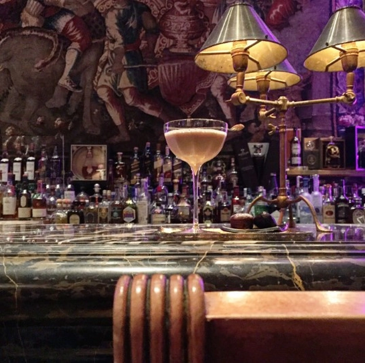 Alexanders Bar: Ένα αριστοκρατικό bar μιας άλλης εποχής - FlagInLife
