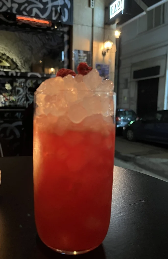 ΕΔΩ bar: Αναπάντεχα cocktails στο funky νέο μπαρ της Αθήνας - FlagInLife