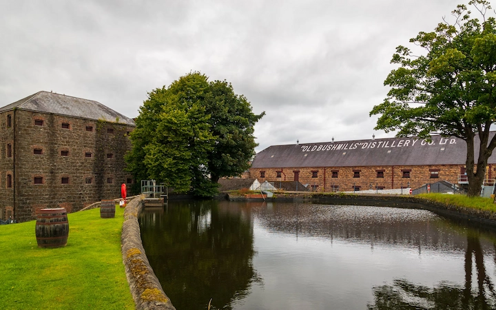 το The Old Bushmills Distillery στη Βόρεια Ιρλανδία