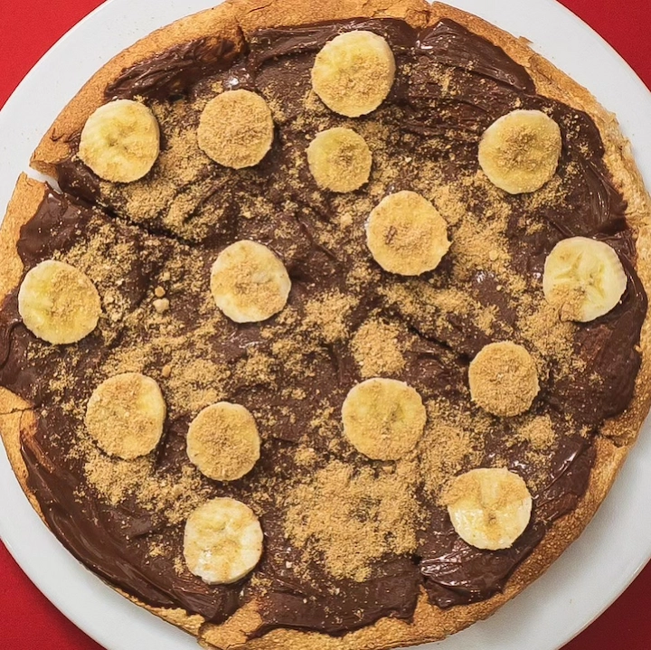 γλυκιά πίτσα με σοκολάτα και μπανάνα