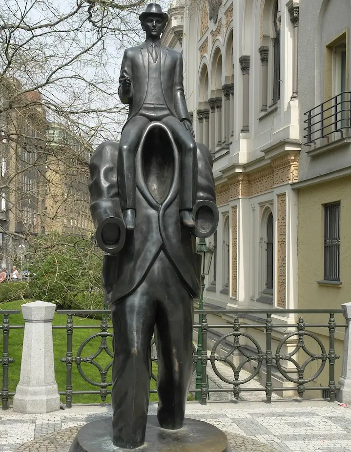 το μνημείο του Franz Kafka