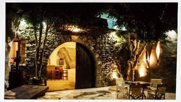 Kostantakis Cave Winery: το μοναδικό οινοποιείου της Μήλου - FlagInLife