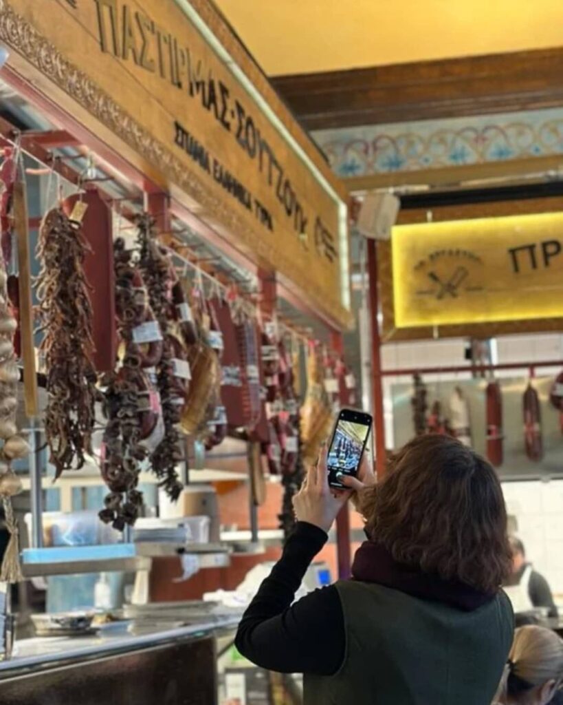 Τα Καραμανλίδικα του Φάνη: παστουρμάς, ποτό κι άλλα ανατολίτικα - FlagInLife