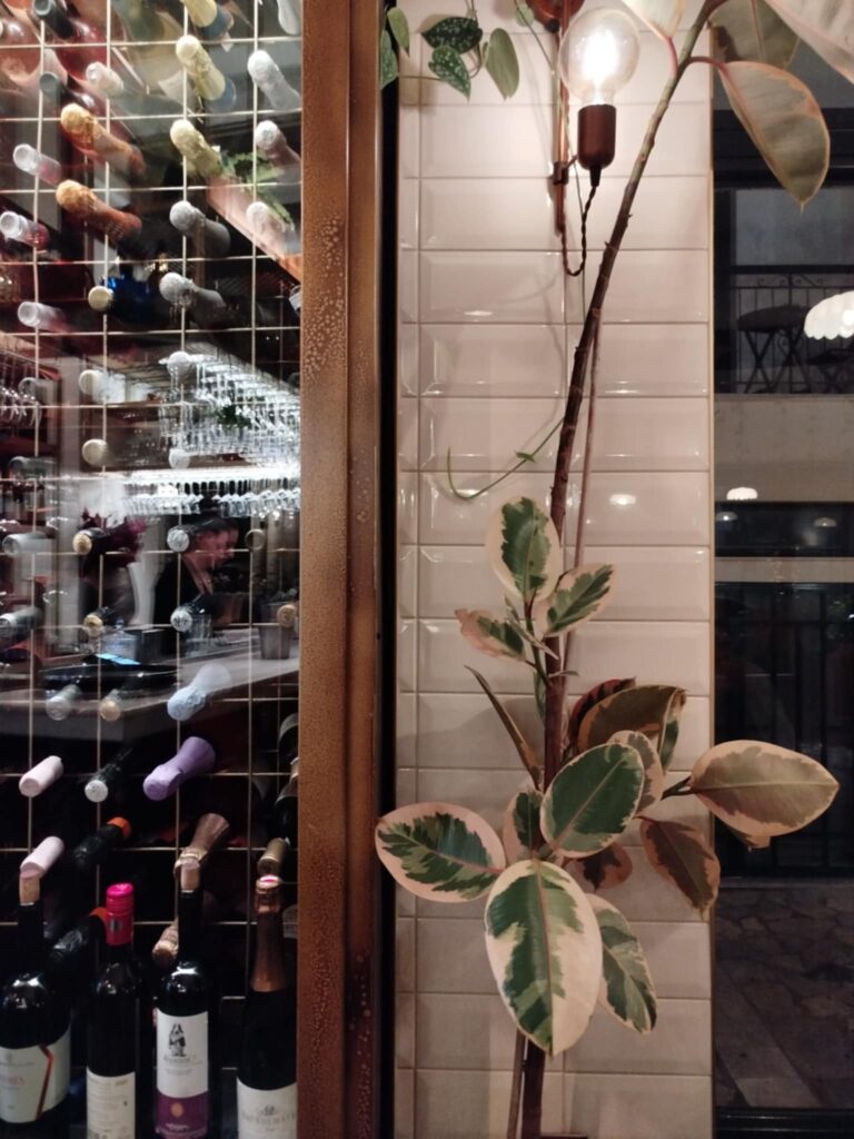 ΦΟΙΝΟ – Ένα φίνο wine bistro στην πόλη της Καλαμάτας 1 ΦΟΙΝΟ – Ένα φίνο wine bistro στην πόλη της Καλαμάτας - FlagInLife