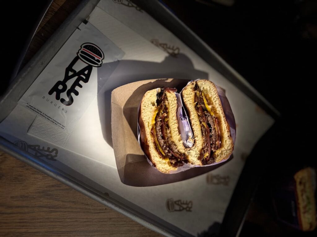 Layers Burger: Το αυθεντικό smashed burger των βορείων προαστίων - FlagInLife