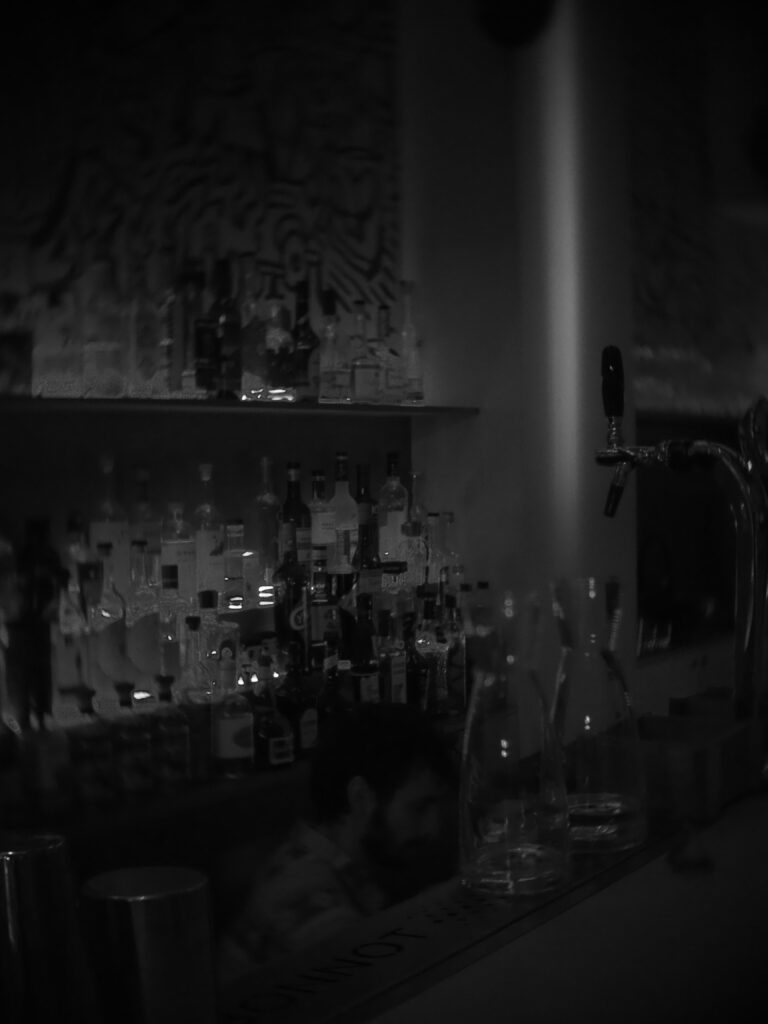 Bonnot – Ένα μοντέρνο, Old School bar 1 Bonnot – Ένα μοντέρνο, Old School bar - FlagInLife