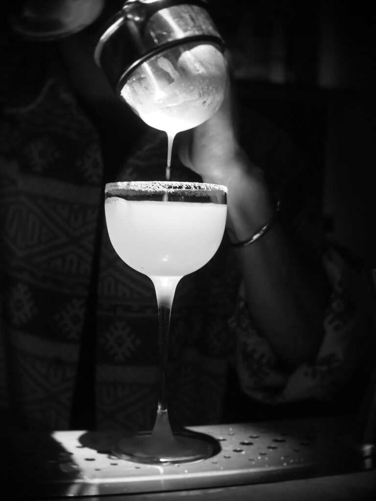 Bonnot – Ένα μοντέρνο, Old School bar - FlagInLife