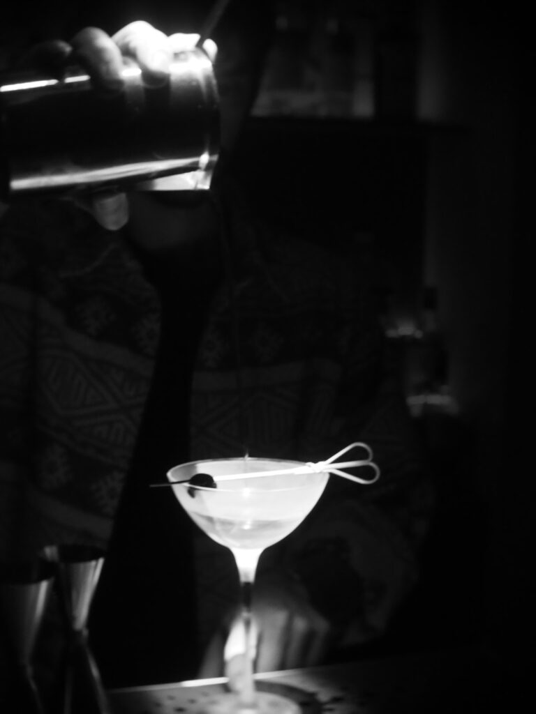 Bonnot – Ένα μοντέρνο, Old School bar - FlagInLife