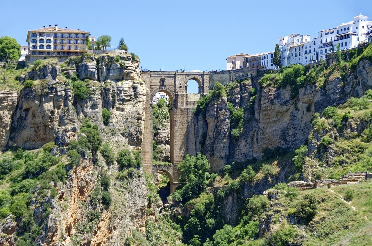 Road trip στην Ανδαλουσία: Κόρδοβα, Μάλαγα, Ρόντα, Γρανάδα - ο πιο πλήρης οδηγός για μια αξέχαστη εμπειρία. 1 Road trip στην Ανδαλουσία: Κόρδοβα, Μάλαγα, Ρόντα, Γρανάδα - ο πιο πλήρης οδηγός για μια αξέχαστη εμπειρία. - FlagInLife
