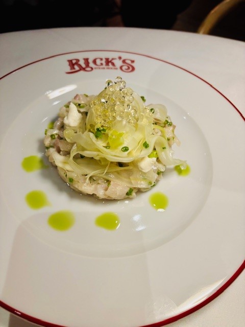 Ricks Steakhouse: Υψηλές επιδόσεις με ιδιαίτερο ατμοσφαιρικό background - FlagInLife