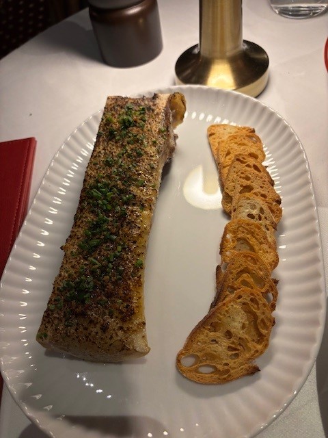 Ricks Steakhouse: Υψηλές επιδόσεις με ιδιαίτερο ατμοσφαιρικό background - FlagInLife