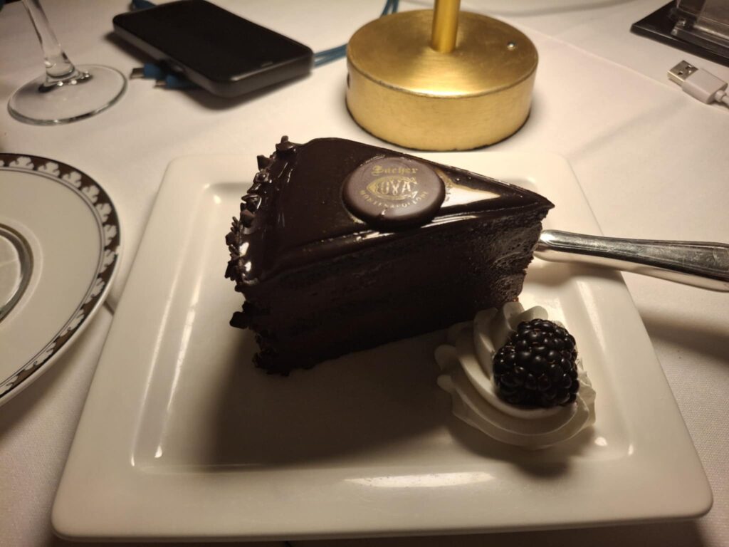 Pasticceria Cova: Ένας αιώνας γευστικής μνήμης και ιταλικής ψυχής - FlagInLife