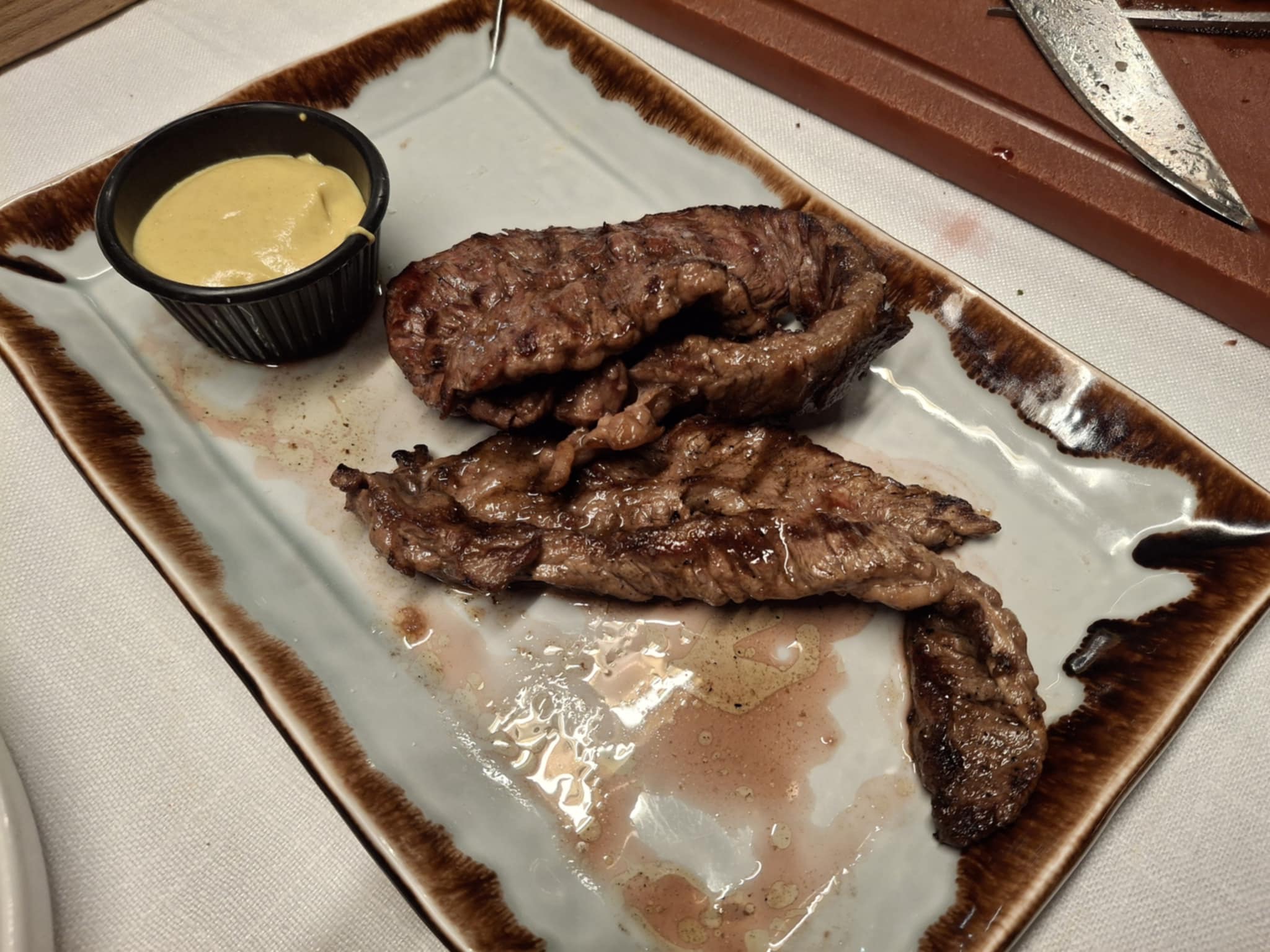 Basegrill Γλυφάδα: Κάθε επίσκεψη στο εστιατόριο που μας επανασύστησε το κρέας είναι μια μικρή γιορτή  - FlagInLife