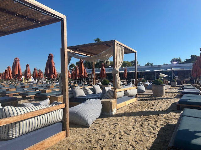 Δυο beach bars της Αττικής που αξίζει να επισκεφθείτε λόγω του φαγητού τους! - FlagInLife