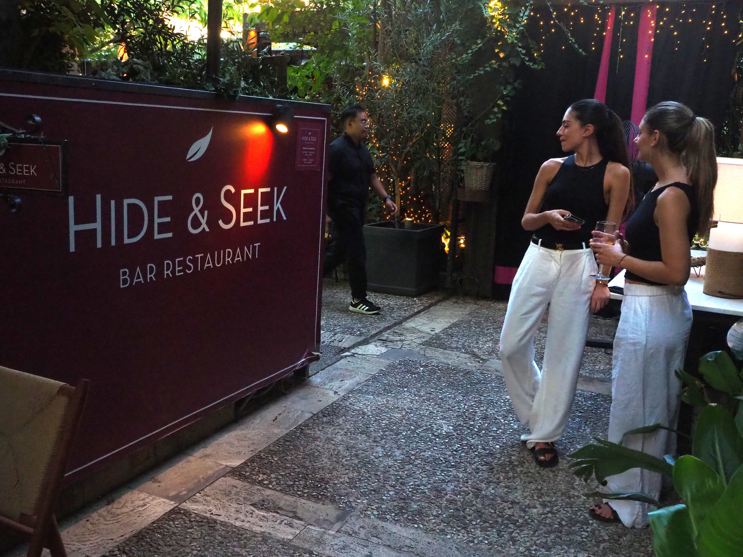 Hide & Seek: Ένα bar-restaurant παράδεισος - FlagInLife