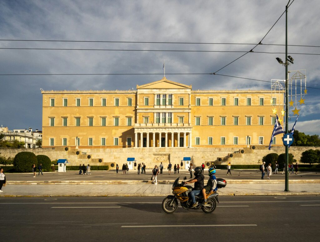 Κόρακας κοράκου... - FlagInLife