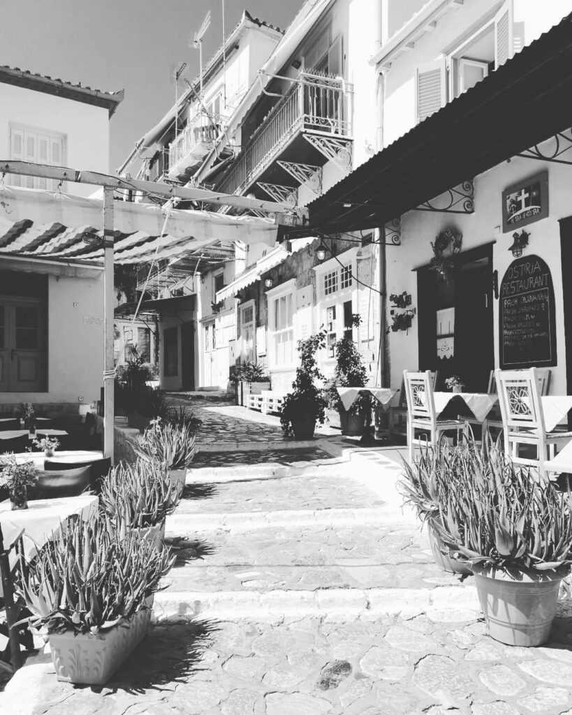 Ύδρα: λίγο κρασί, λίγο θάλασσα και την ησυχία μου! - FlagInLife