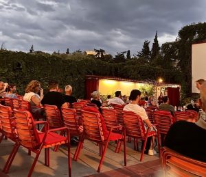 Θερινά Σινεμά της Αθήνας: Κάτω από τον έναστρο ουρανό της πόλης, με ψαγμένες γεύσεις 4 Θερινά Σινεμά της Αθήνας: Κάτω από τον έναστρο ουρανό της πόλης, με ψαγμένες γεύσεις - FlagInLife