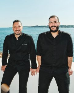 Akti Restaurant: Εκλεκτή ψαροφαγία στην Βουλιαγμένη από τον chef Παναγιώτη Γιακαλή 1 Akti Restaurant: Εκλεκτή ψαροφαγία στην Βουλιαγμένη από τον chef Παναγιώτη Γιακαλή - FlagInLife