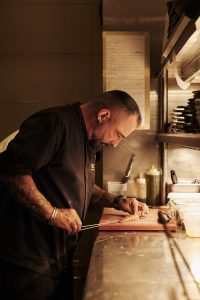 KINJO Japanese Restobar: O chef Νίκος Πολιτάκος μας μυεί σε αυθεντικές Iαπωνικές γεύσεις - FlagInLife