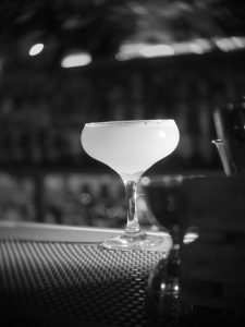 Hemingway Bar: Τζαζ, ρούμι και ένα ταξίδι πίσω στο χρόνο - FlagInLife