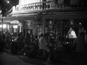 Hemingway Bar: Τζαζ, ρούμι και ένα ταξίδι πίσω στο χρόνο - FlagInLife