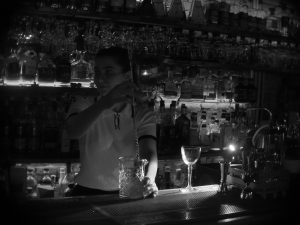 Hemingway Bar: Τζαζ, ρούμι και ένα ταξίδι πίσω στο χρόνο - FlagInLife