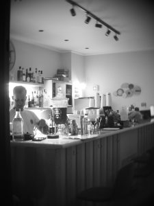 Λοκρός the P2 Bar: Σε μια γραφική πλατεία, αλλά με κοκτέιλ και tapas - FlagInLife