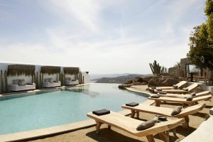 Ένα resort που τα έχει όλα σε απόσταση αναπνοής από τη Χώρα της Μυκόνου 2 Ένα resort που τα έχει όλα σε απόσταση αναπνοής από τη Χώρα της Μυκόνου - FlagInLife