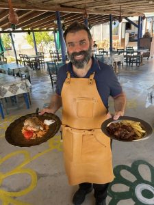 Το Μαγειροτεχνείο «Παράγκα», στα Απόλλωνα της Ρόδου, αποτελεί γαστρονομικό πόλο έλξης - FlagInLife