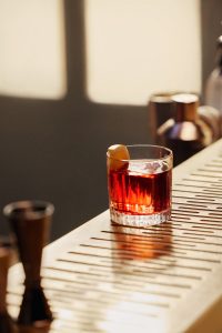 Campari Negroni: Το εμβληματικό cocktail που ενώνει το κλασικό με το σύγχρονο - FlagInLife