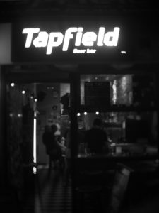 Tapfield: Η μπυραρία που έκανε το Ψυρρή να ροκάρει - FlagInLife